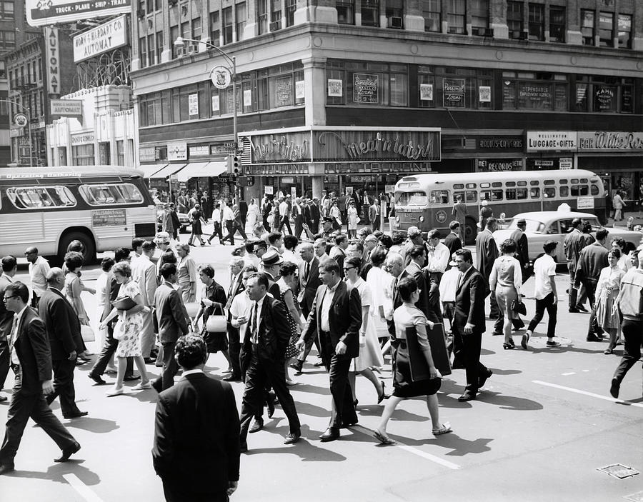 1960s-crowd-crossing-busy-street-6th-vintage-images